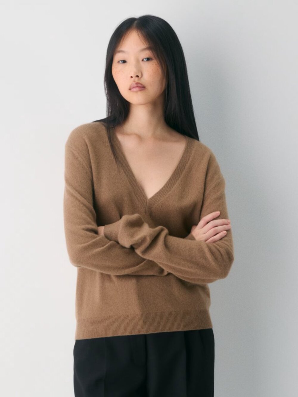 ARITZIA M Saville Bare Cashmere V-Neck Sweater